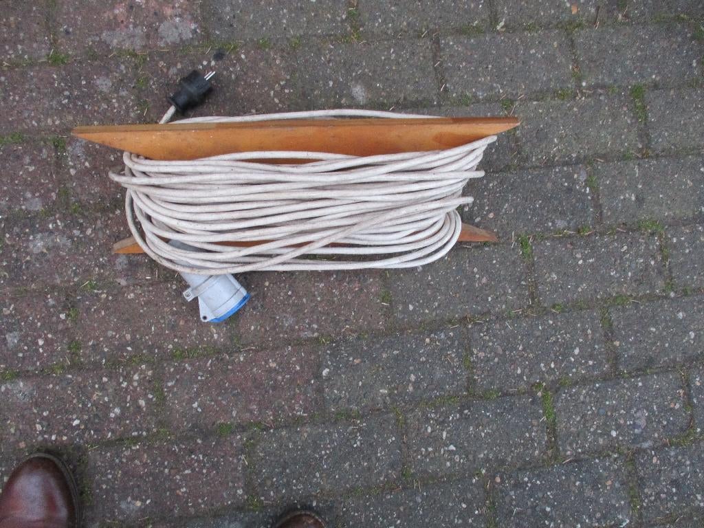 Verlengkabel drieader 35 meter/, Ophalen of Verzenden, Zo goed als nieuw, Kabel of Snoer