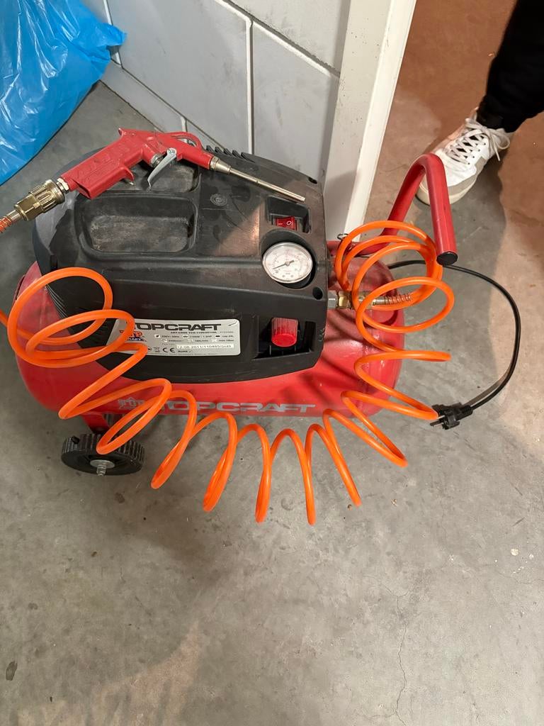 Topcraft Compressor 24L - Max. 10 bar, Doe-het-zelf en Verbouw, Compressors, Gebruikt, 6 tot 10 bar, Minder dan 25 liter, Minder dan 200 liter/min