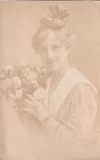 fotokaart   -  dame, Verzenden, Voor 1940, Zo goed als nieuw, Klederdracht