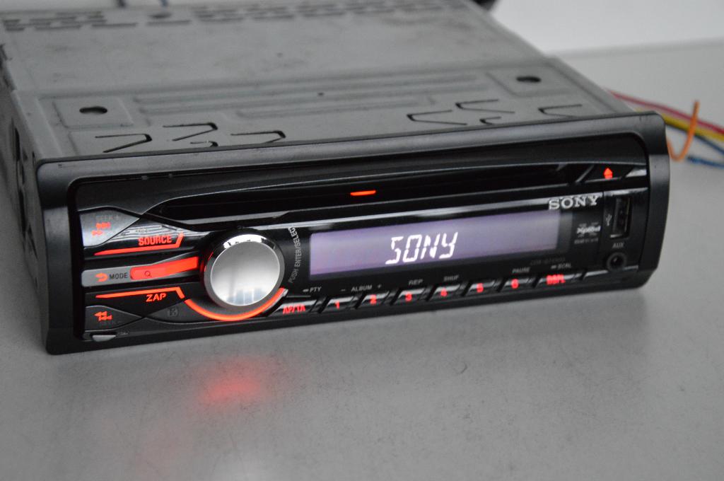 SONY  CDX-GT450U  MP3  AUX  USB, Ophalen of Verzenden, Zo goed als nieuw