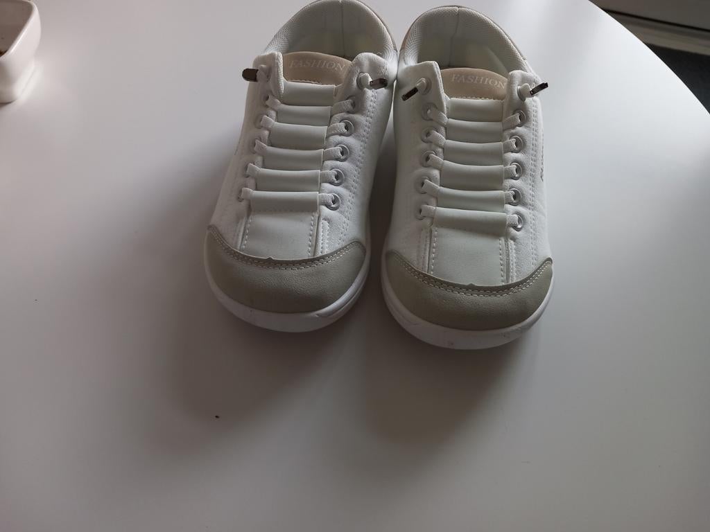 Twee paar nieuwe schoenen - Maat 38, Ophalen, Overige kleuren, Nieuw, Sneakers of Gympen