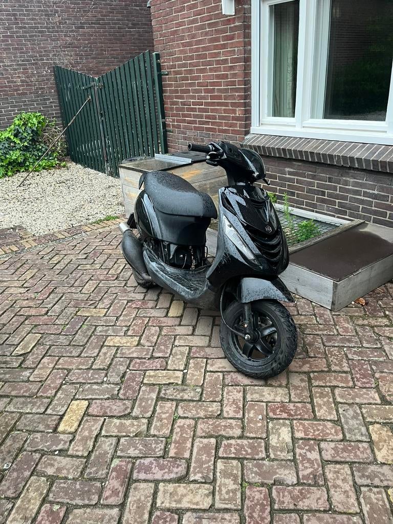 Zip 2takt 50cc brom!, Fietsen en Brommers, Scooters | Piaggio, Zo goed als nieuw, Zip, Tweetakt, Ophalen