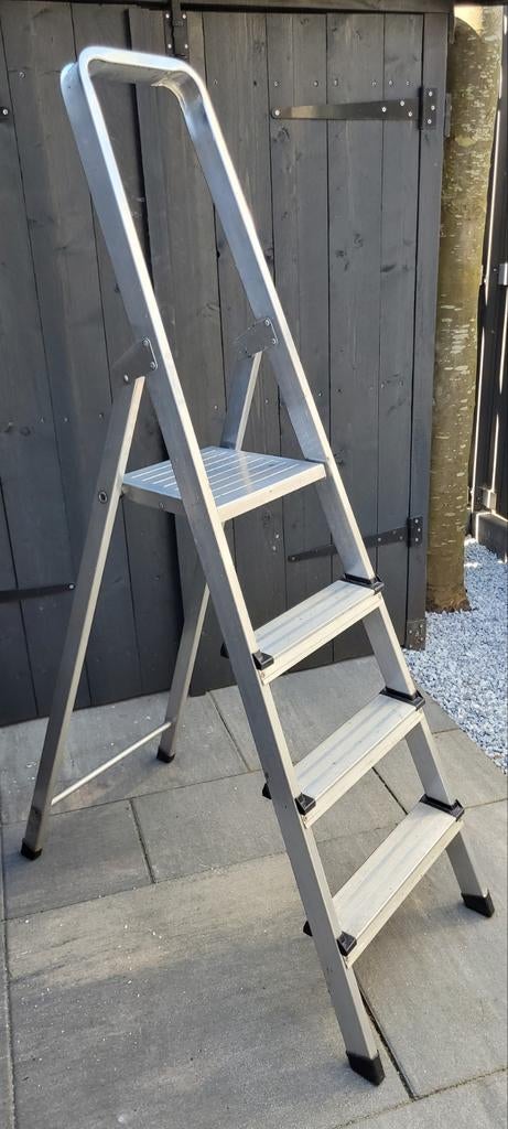 Altrex trap 3 treden en plateau aluminium, Doe-het-zelf en Verbouw, Gebruikt, Trap, Ophalen of Verzenden, Opvouwbaar of Inschuifbaar