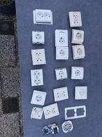 14 Wandcontactdozen, schakelaars en losse afdekraampjes., Ophalen, Zo goed als nieuw