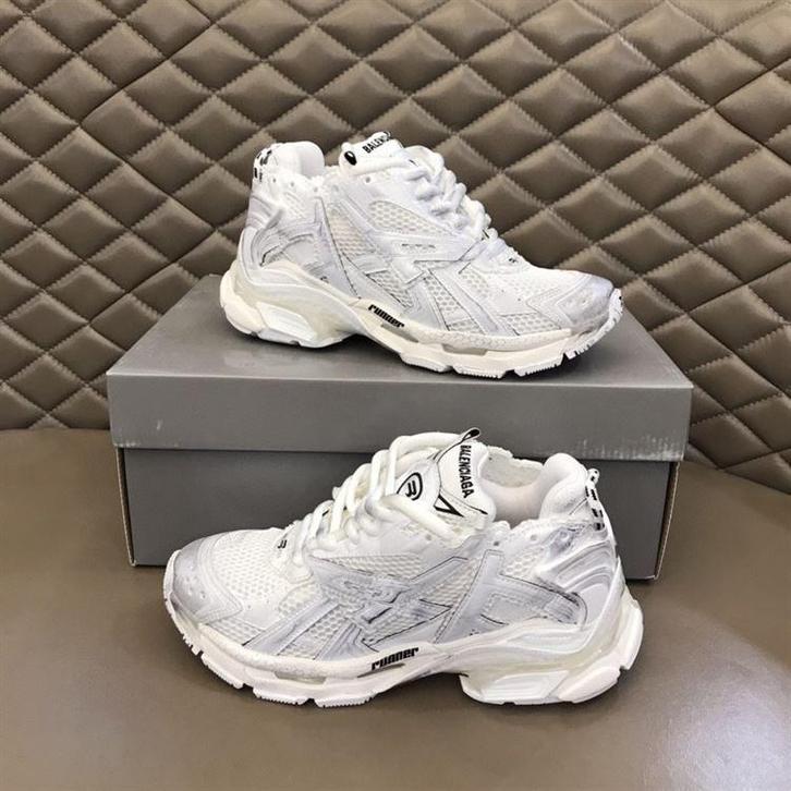 Balenciaga Runner White | Maat 38, Kleding | Heren, Schoenen, Nieuw, Overige kleuren, Ophalen of Verzenden