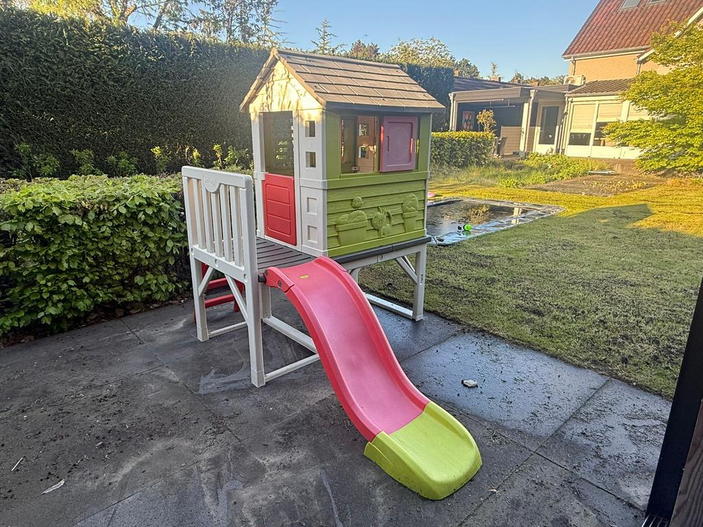 Smoby paalhuisje pilotis/ speelhuisje met glijbaan, Ophalen, Zo goed als nieuw, Glijbaan