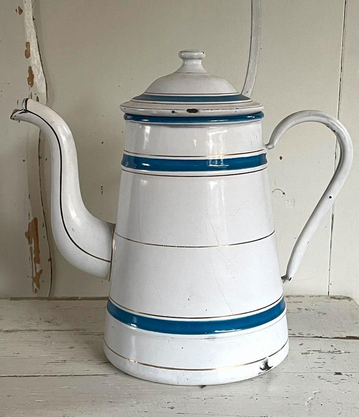 Emaille oude koffiepot wit met blauwe strepen, Antiek en Kunst, Antiek | Emaille, Ophalen of Verzenden