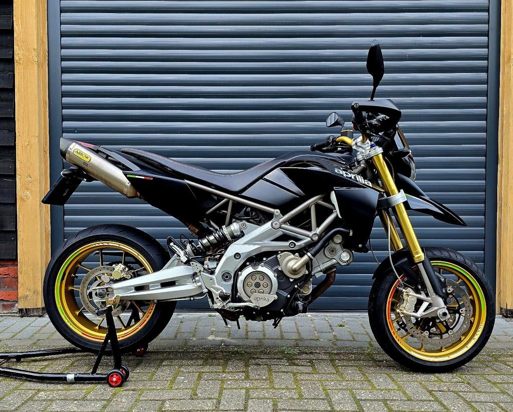Aprilia Dorsoduro 750 - Arrow, custom, goud/zwart supermoto!, Motoren, Motoren | Aprilia, 750 cc, 2 cilinders, Sportuitlaat, Motorrijbewijs A