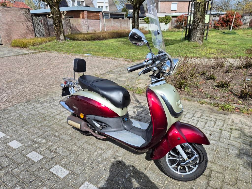 Turbho ag retro scooter, Fietsen en Brommers, Ophalen of Verzenden, Zo goed als nieuw, Benzine