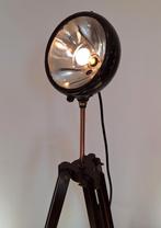 Schijnwerper op statief - industrieel design - medio 1960, Ophalen of Verzenden