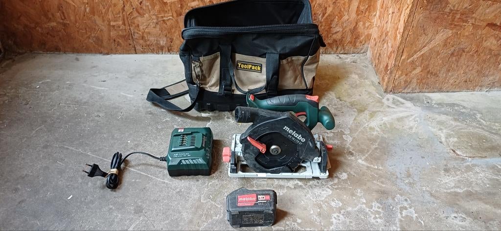 Metabo KS 18 LTX 57 Accu Cirkelzaag met Accu en Lader, Gebruikt, Cirkelzaag, 600 tot 1200 watt, Ophalen of Verzenden