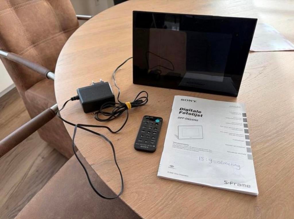 Sony Digitale Fotolijst DPF-D82/D92 met Afstandsbediening, Ophalen of Verzenden, Zo goed als nieuw, Minder dan 1 GB, Afstandsbediening