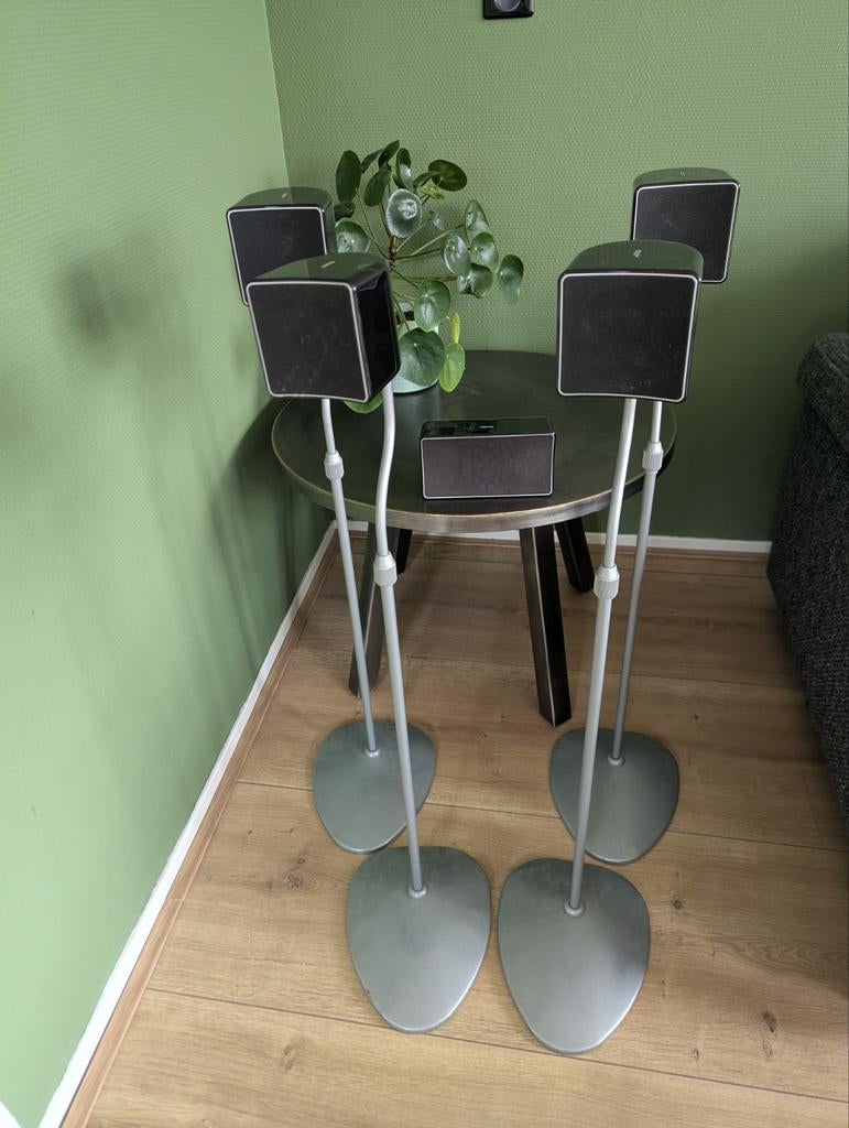 Jamo A102 5.0 surround speakerset met stands, Audio, Tv en Foto, Luidsprekers, Ophalen, Gebruikt, 60 tot 120 watt, Surroundset zonder subwoofer