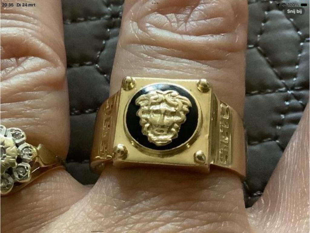 Vintage bijzonder  gouden Versace Medusa ring zwart Onyx 14, Verzenden, 19 tot 20, Zo goed als nieuw, Dame of Heer