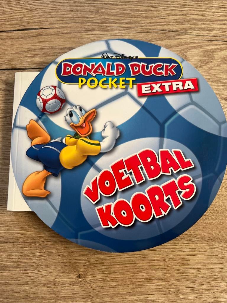 Donald Duck Pocket Extra: Voetbalkoorts - Eerste Druk 2006, Boeken, Eén stripboek, Ophalen of Verzenden, Zo goed als nieuw