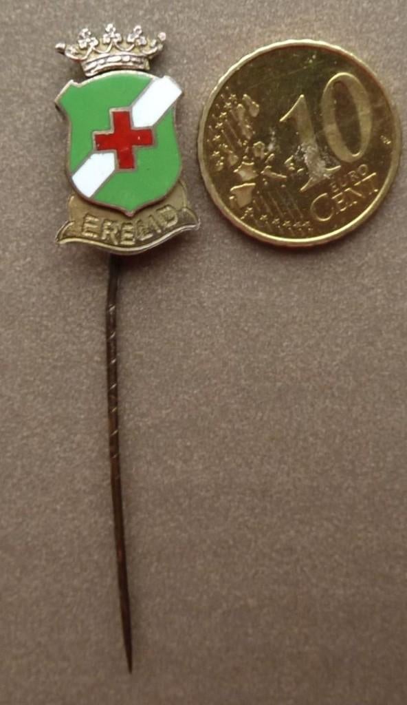 emaille voetbal ?? speldje ERELID    of van Rode Kruis  ??, Ophalen of Verzenden, Zo goed als nieuw, Sport, Speldje of Pin