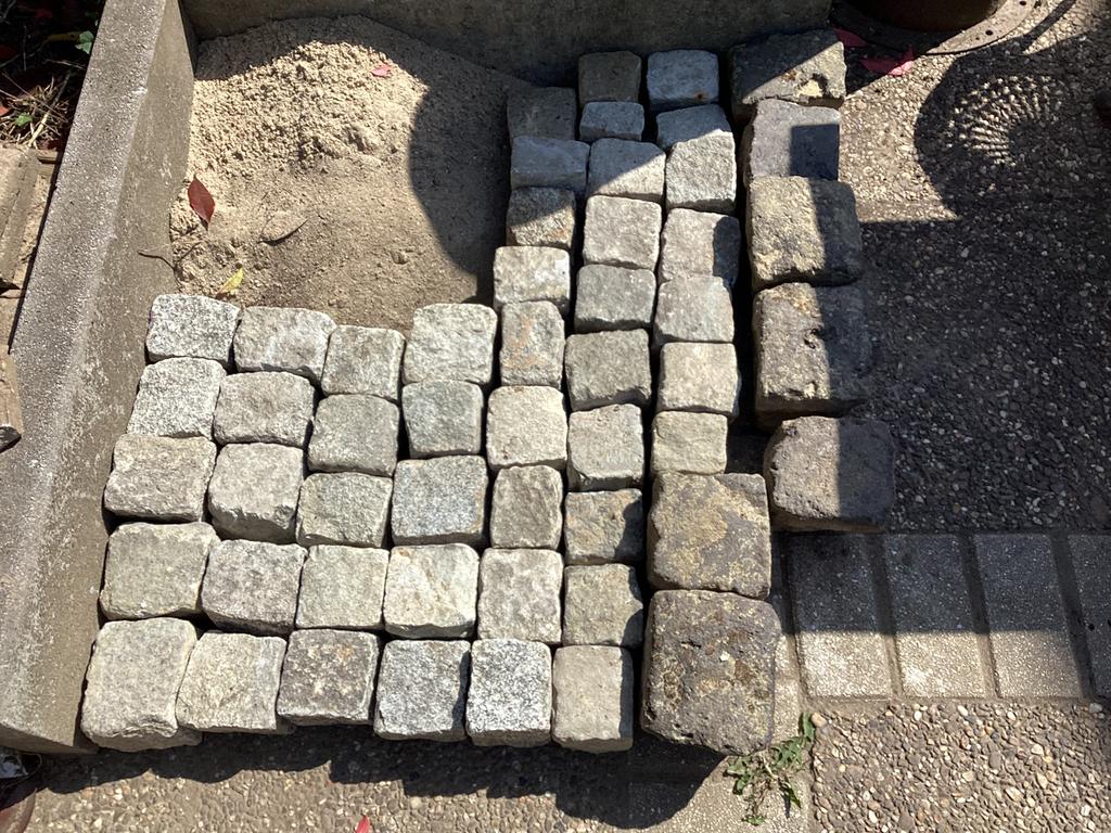 Graniet blokjes +40 stuks. Afm..10x10/13 x 13 cm.bieden., Ophalen, Zo goed als nieuw, Natuursteen, Overige typen