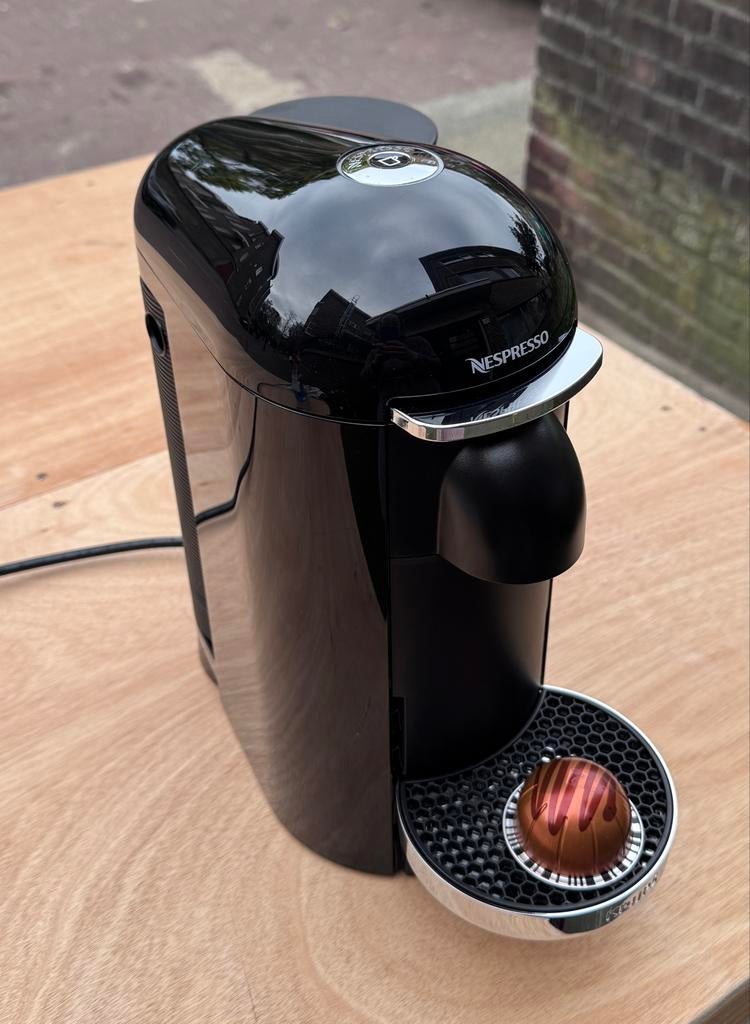 Nespresso Krups koffiezetapparaat Vertuo, Gebruikt, Espresso apparaat, Ophalen of Verzenden, Koffiepads en cups