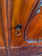 Antieke kast van meubelmaker Horrix Den Haag, Ophalen