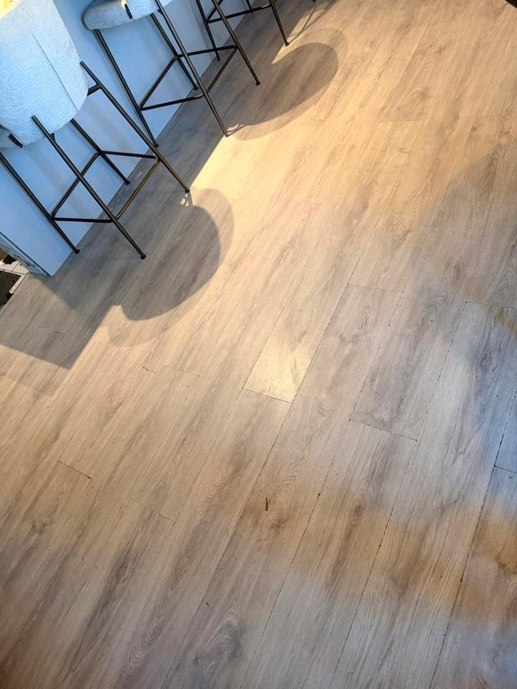 Laminaat licht grijs ruim 60 m2 - €100 MET SPOED WEG, Huis en Inrichting, Stoffering | Vloerbedekking, Zo goed als nieuw, Laminaat