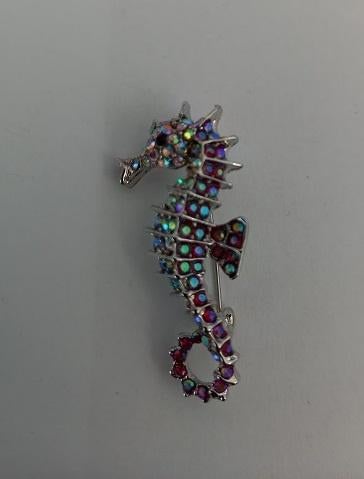 Broche zeepaardje steentjes rood, Sieraden, Tassen en Uiterlijk, Broches, Verzenden, Nieuw, Rood, Overige materialen