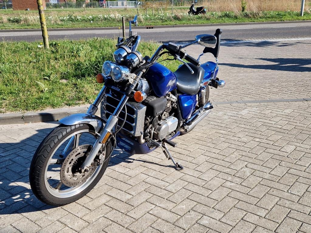 Honda Supermagna 750cc (1987/88) met Lazer Slashcut uitlaten, Motoren, 750 cc, 4 cilinders, Gebruikt, Sportuitlaat