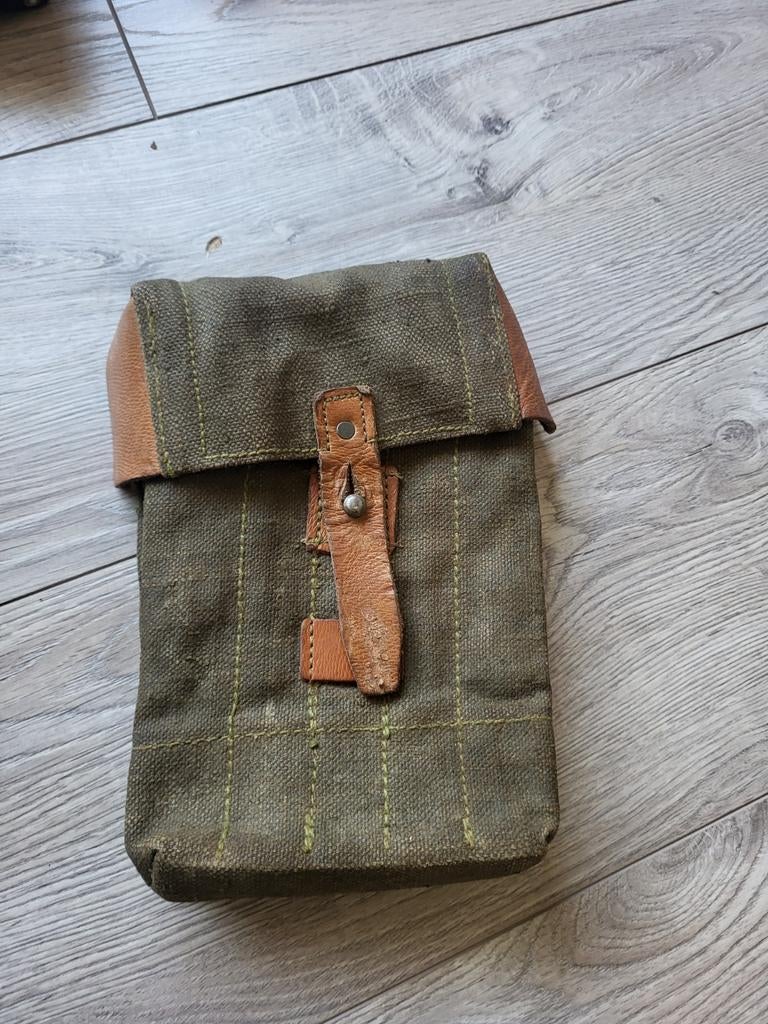 Te koop magazijn tasje, Verzamelen, Militaria | Tweede Wereldoorlog, Ophalen of Verzenden, Nederland, Overige typen