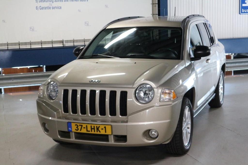 Jeep Compass 2.4 Overland AUTOMAAT / LEER / NAP / NW APK ! !, Auto's, Jeep, Euro 5, 450 kg, Gebruikt, 4 cilinders