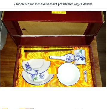 Chinese set van vier blauw en wit porseleinen kopjes, borden beschikbaar voor biedingen