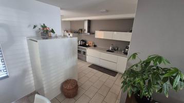 Siematic hoogglans witte keuken met apparatuur beschikbaar voor biedingen