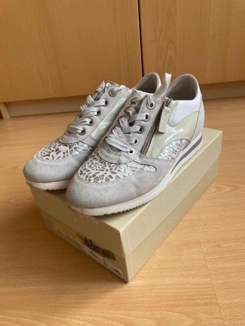 DL sport schoenen maat 41 wit leer en suede beschikbaar voor biedingen