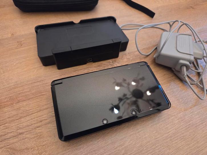 Nintendo 3DS Metallic + Games - Zeer Goede Staat!, Spelcomputers en Games, Spelcomputers | Nintendo 2DS en 3DS, Zo goed als nieuw