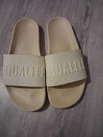Beige Slippers met 'EGALITE' 38, Onbekend, Ophalen of Verzenden, Gedragen, Beige