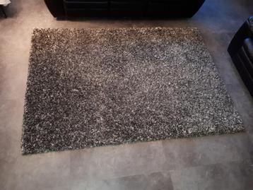 2 Hoogpolige tapijten, 160 x 230 cm (samen 230 x 320 cm). beschikbaar voor biedingen