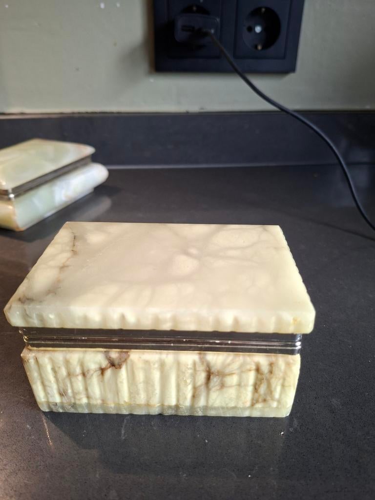 Mooi vintage Albast marmeren doosje met deksel zilverkleurig, Antiek en Kunst, Curiosa en Brocante, Ophalen of Verzenden