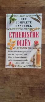 Het Complete Handboek Etherische Oliën - Julia Lawless, Boeken, Gelezen, Medisch, Ophalen of Verzenden, Los deel