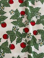 Vintage lap aarbeienstof van het merk Sandvika Veveri, Overige kleuren, 120 cm of meer, Nieuw, Ophalen of Verzenden