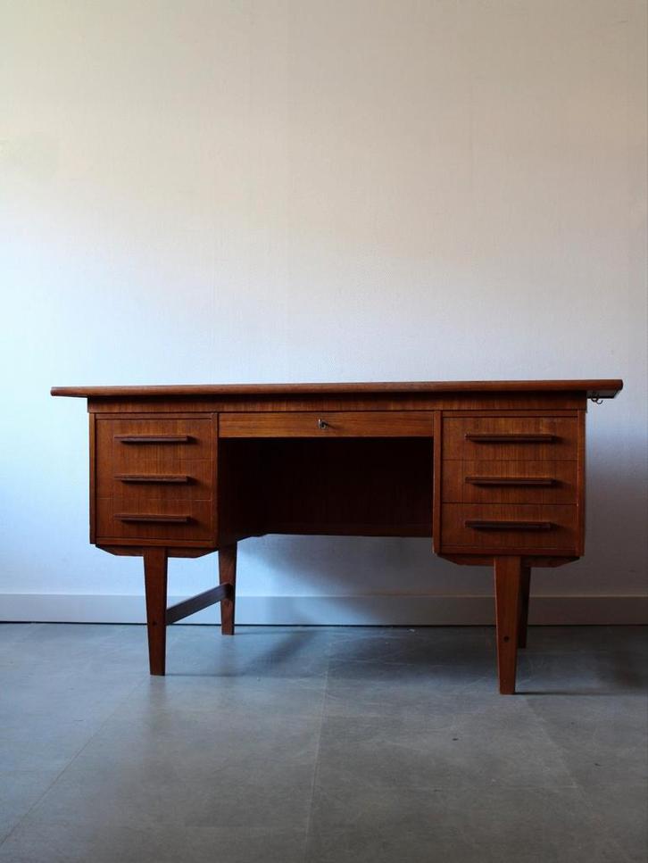 Vintage Deens bureau in teak, Huis en Inrichting, Bureaus, Zo goed als nieuw, Bureau, Ophalen