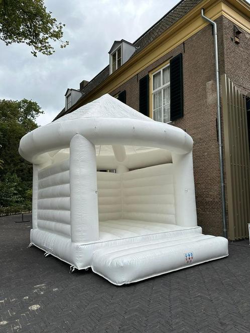 Wit XL springkussen voor bruiloften te huur!, Hobby en Vrije tijd, Feestartikelen | Verhuur, Zo goed als nieuw, Ophalen