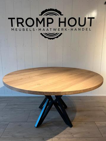 Ronde eiken tafel 7 persoons beschikbaar voor biedingen