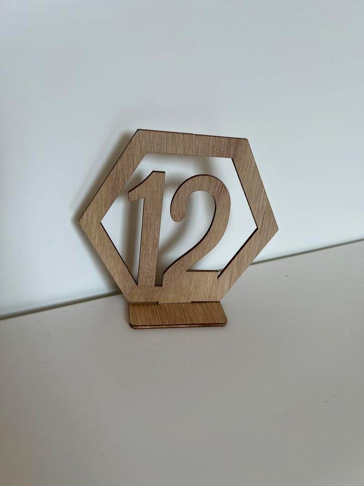 Bruiloft, Houten tafelnummers 11-20, hexagon vorm, Kleding | Dames, Trouwkleding en Trouwaccessoires, Nieuw, Accessoires, Bruin