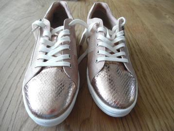 Nieuwe dames sneakers maat 38 bronskleurig van leer en veter beschikbaar voor biedingen