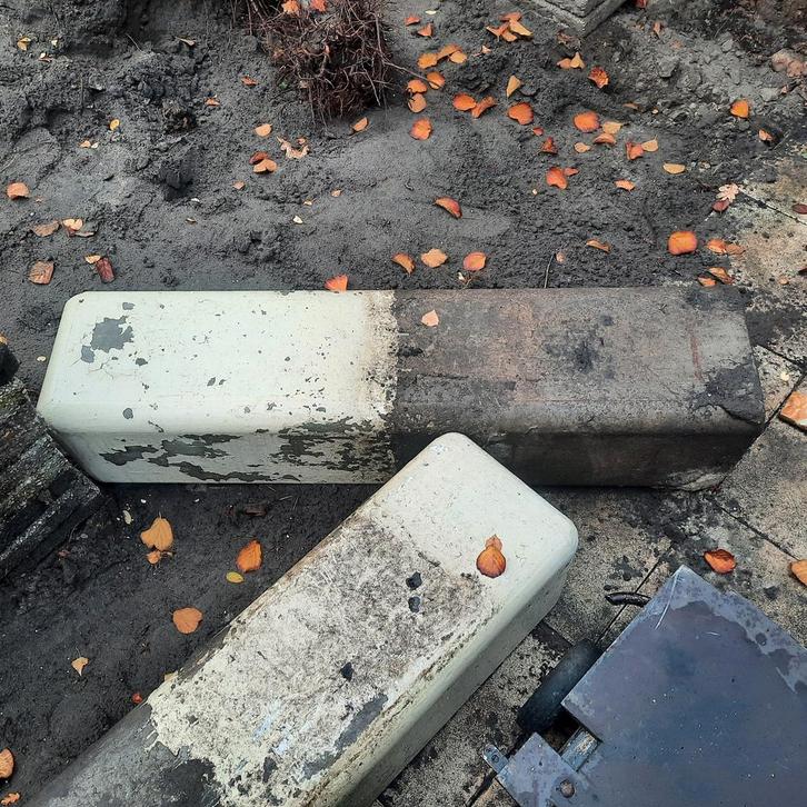 Gratis af te halen: 5 betonnen blokken 120x30x30, Tuin en Terras, Palen, Balken en Planken, Ophalen