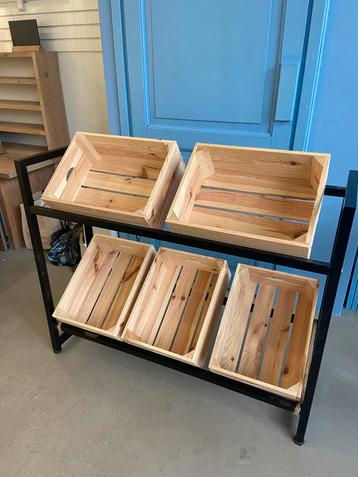 Krattenrek met 8 houten kisten rek krat rekken twee stuks beschikbaar voor biedingen