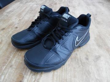 Gloednieuwe Nike T-Lite XI beschikbaar voor biedingen