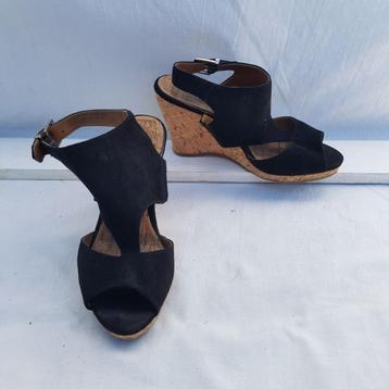 leuke zwarte sandalen met sleehak. Mt 37 beschikbaar voor biedingen