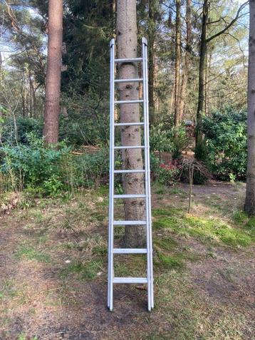 Ladder, aluminium, 2 x 10 treden, 2.70 m per deel. Bij Ommen