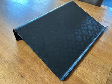 Laptop standaard voor op bureau of tafel beschikbaar voor biedingen