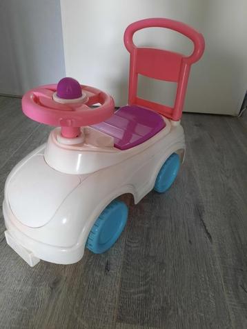 Roze/witte loopauto beschikbaar voor biedingen