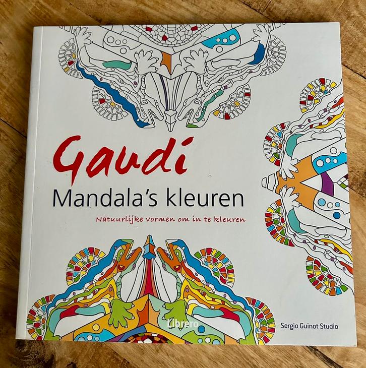 Prachtig Mandala kleurboek in stijl Gaudi - Studio Guinot, Hobby en Vrije tijd, Kaarten | Zelf maken, Nieuw, Ophalen of Verzenden